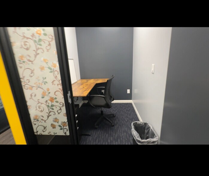 More Photos Of 500 N Central Ave, Glendale Coworking Space