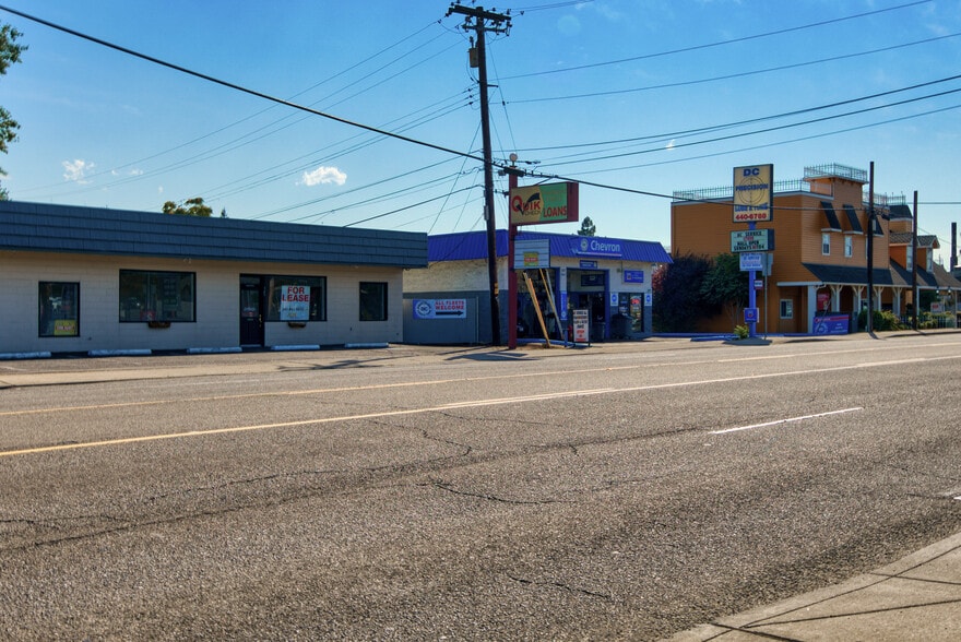 More Photos Of 347 NW Garden Valley Blvd, Roseburg Office For Lease