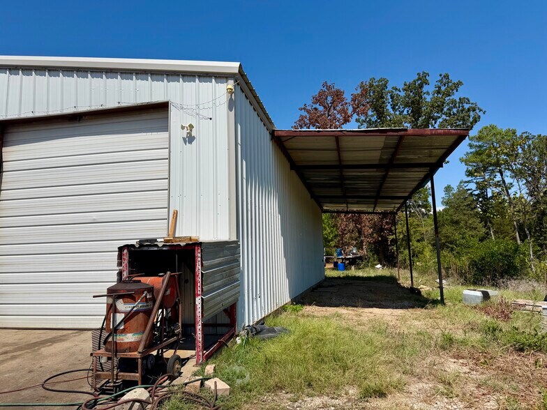 More Photos Of 15844 State Highway 31 W, Tyler Service For Sale