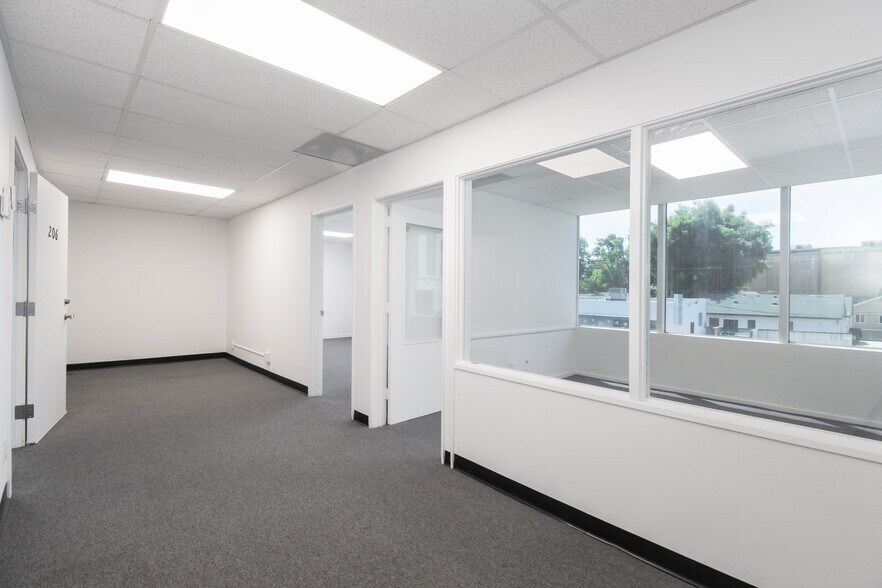 More Photos Of 1021 E Walnut St, Pasadena Medical For Lease