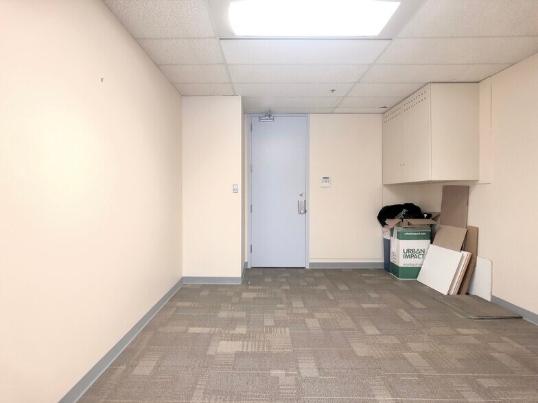 More Photos Of 5811 Cooney Rd, Richmond Office For Lease