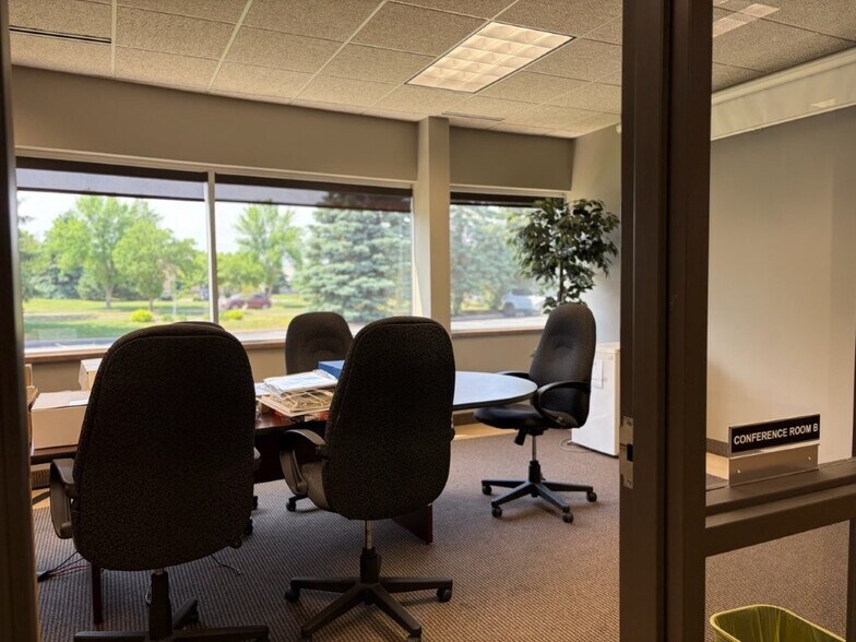 More Photos Of 20890 Kenbridge Ct, Lakeville Research And Development For Lease