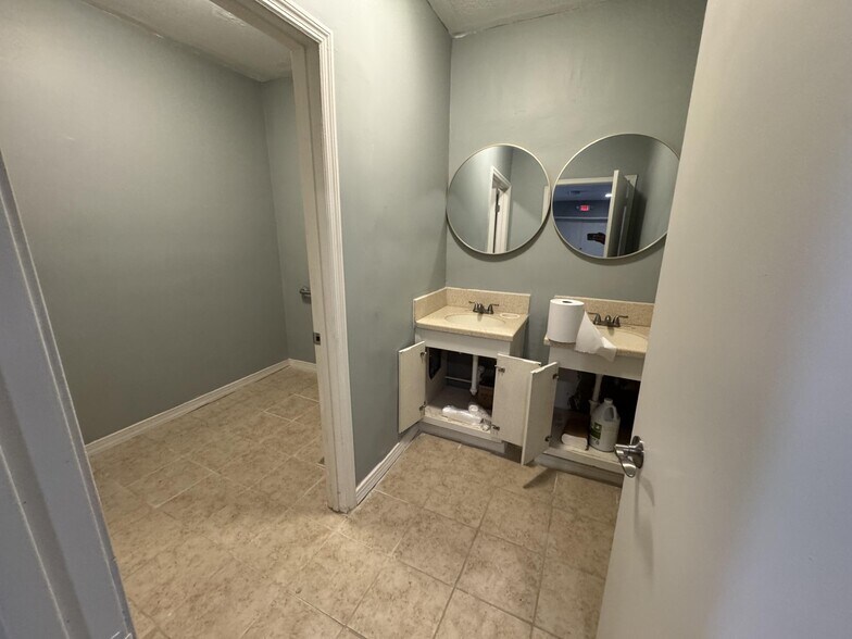More Photos Of 7854 Moncrief-Dinsmore Rd, Jacksonville Freestanding For Sale