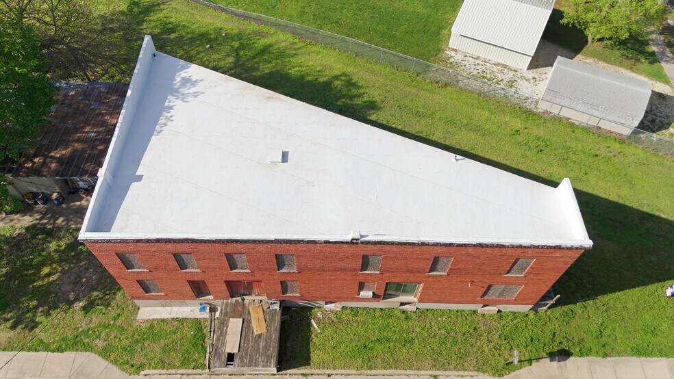 More Photos Of 512 Monroe st, Iola Loft Creative Space For Sale