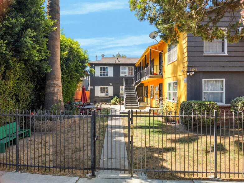 More Photos Of 20542 Hartland St, Winnetka Apartments For Sale