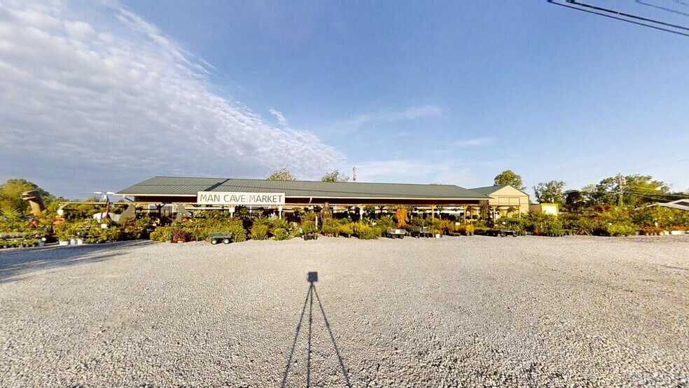 More Photos Of 17897 US-31, Vinemont General Retail For Sale