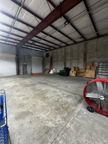 More Photos Of 2501 Westgate, West Palm Beach Light Manufacturing For Lease