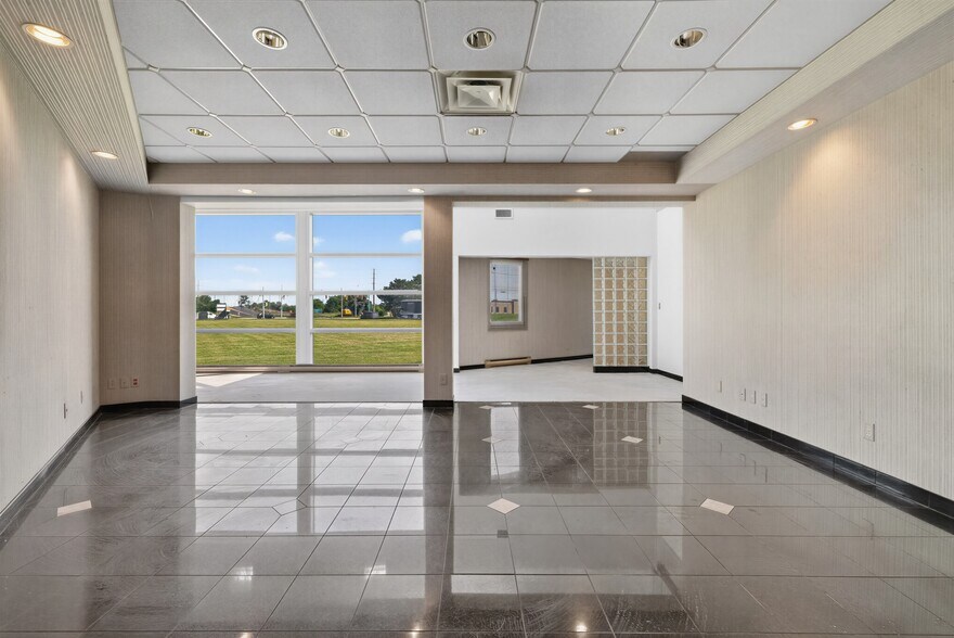 More Photos Of 3405 Rhodes Dr, Windsor Medical For Lease