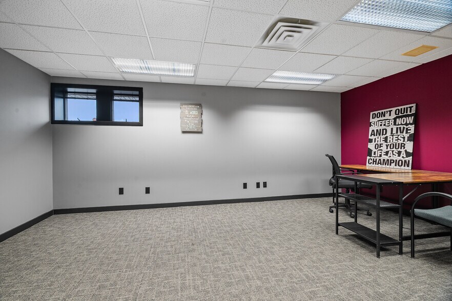 More Photos Of 812 Cormier Rd, Ashwaubenon Office For Lease