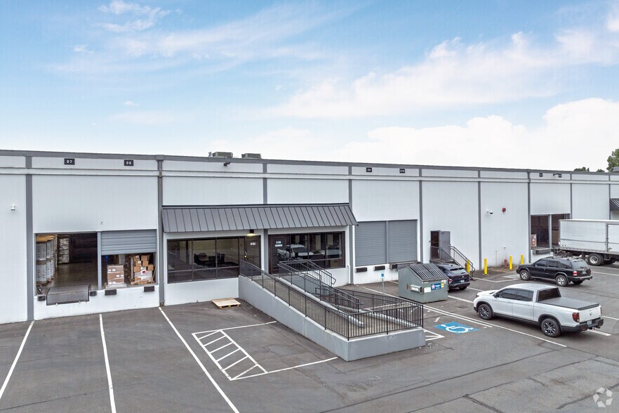 More Photos Of 7815 S 208th St, Kent Warehouse For Lease