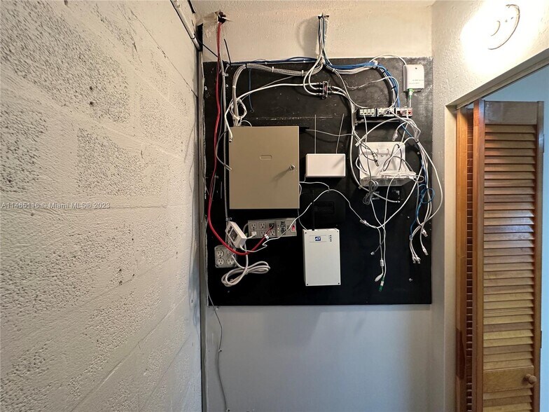 More Photos Of 6187 NW 167th St, Miami Lakes Office For Sale