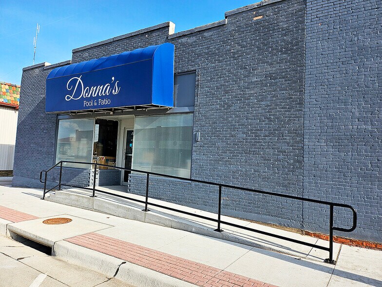 More Photos Of 224 N Main St, Mcpherson Restaurant For Sale