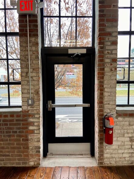 More Photos Of 1100-1102 N Delaware Ave, Philadelphia Office For Lease