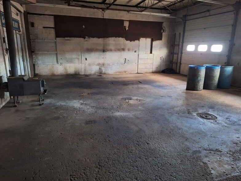 More Photos Of 5115 N US Highway 23, Oscoda Auto Repair For Sale