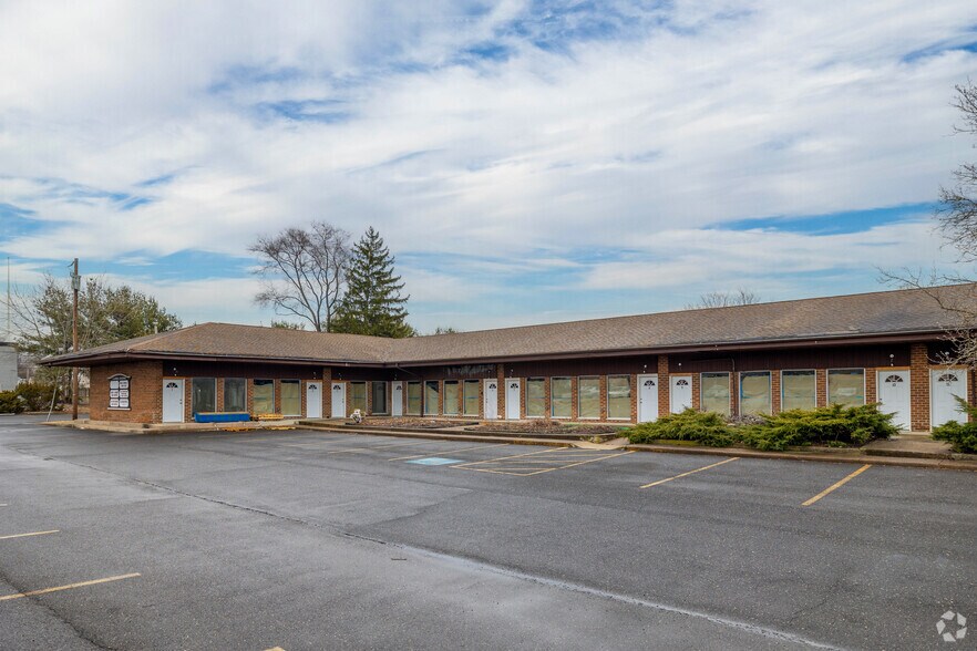 More Photos Of 1 Colby Ave, Stratford Apartments For Lease