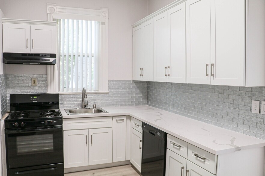 More Photos Of 2801 D St, Sacramento Apartments For Sale
