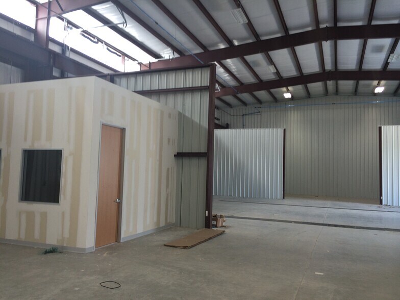 More Photos Of 3706 Endeavor Loop, Bryan Warehouse For Lease