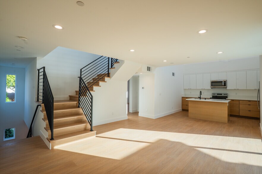 More Photos Of 2707 Ruhland Ave, Redondo Beach Multifamily For Sale