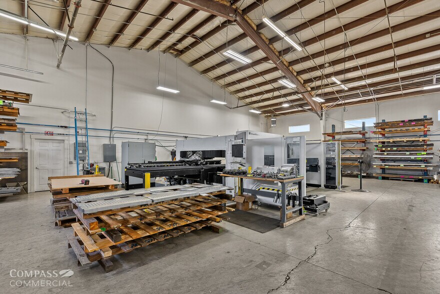 More Photos Of 20680 Carmen Loop, Bend Warehouse For Sale