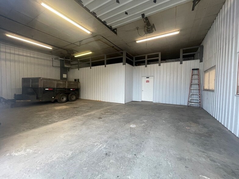 More Photos Of 247 Tioga St, Wellsboro Auto Repair For Lease