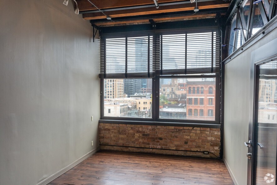 More Photos Of 213 W institute Pl, Chicago Loft Creative Space For Lease