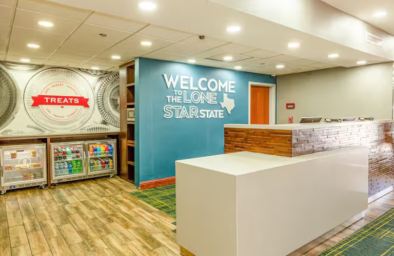 More Photos Of 2700 Green Oaks Rd, Fort Worth Hotel For Sale