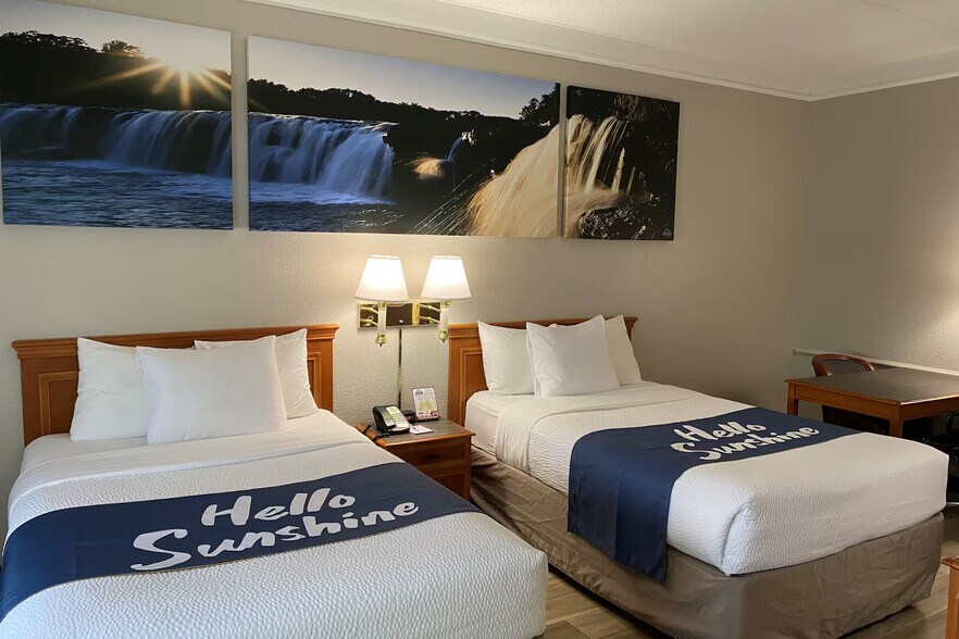 More Photos Of 1415 W Dundee Rd, Arlington Heights Hotel For Sale