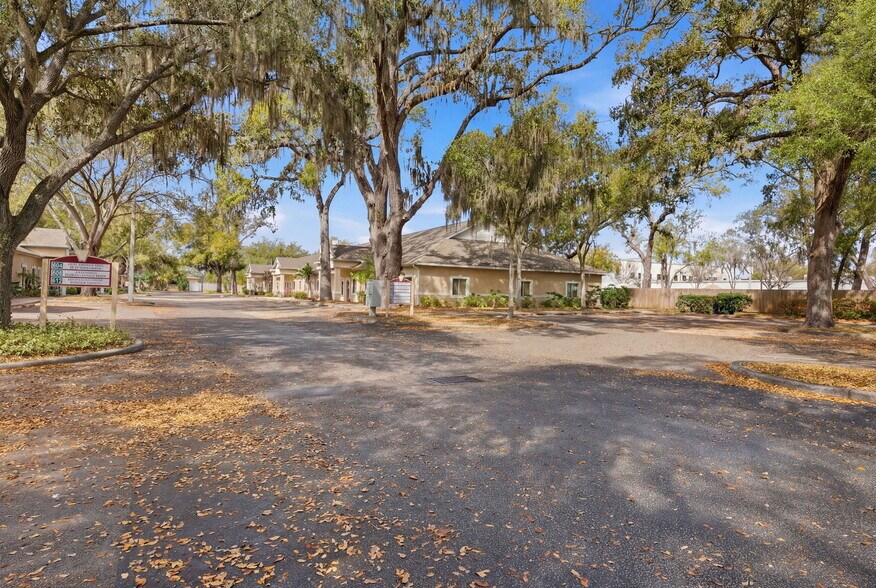 More Photos Of 605 Medical Care Dr, Brandon Medical For Sale