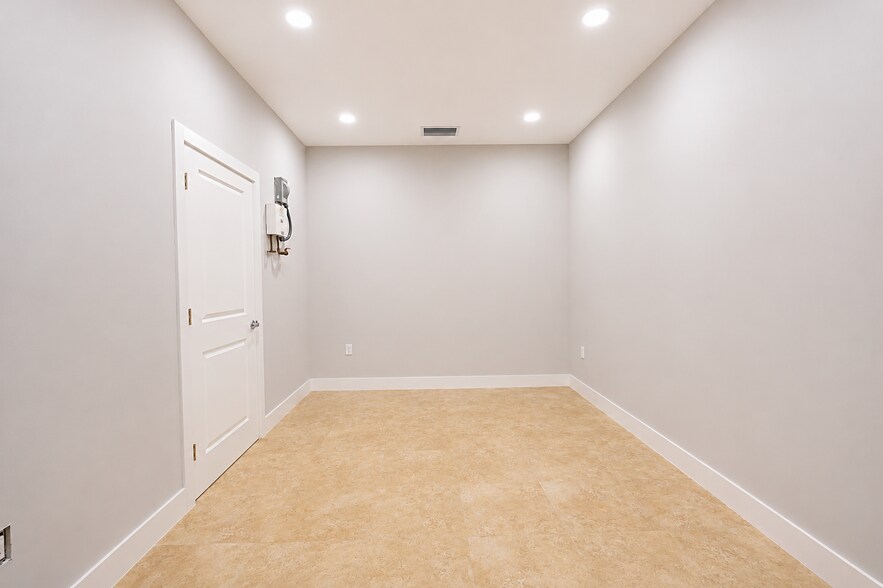 More Photos Of 20841 Johnson St, Pembroke Pines Warehouse For Lease