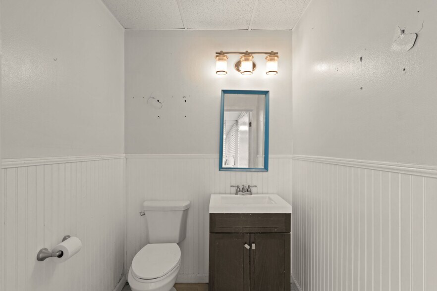 More Photos Of 90 Mary Esther Blvd, Mary Esther Freestanding For Lease