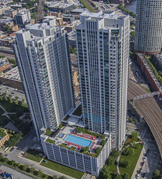 More Photos Of 555 W Kinzie St, Chicago Apartments For Lease