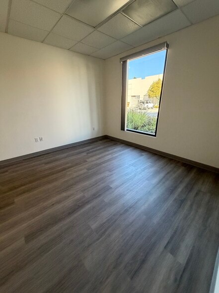 More Photos Of 42095 Zevo Dr, Temecula Warehouse For Lease