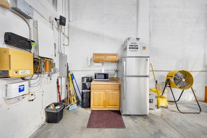 More Photos Of 10800 NW 21st St, Miami Warehouse For Sale