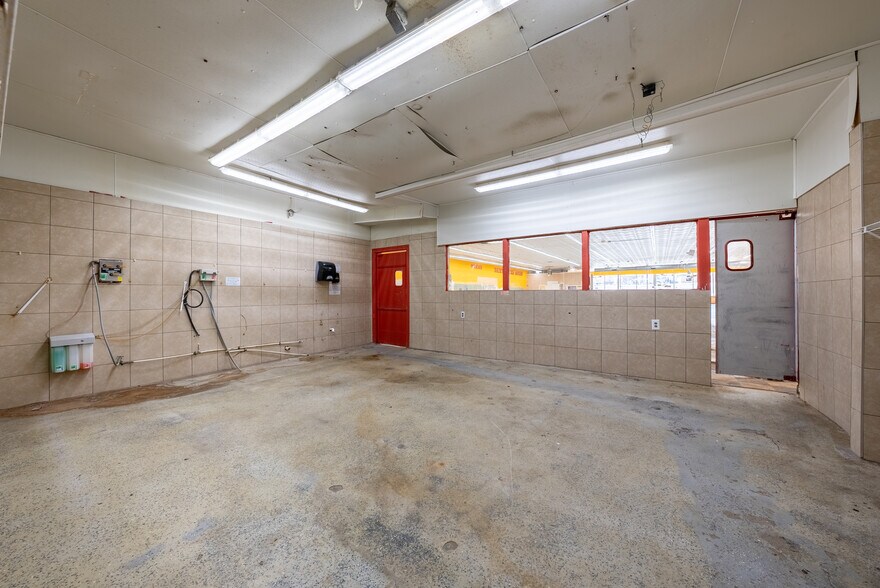 More Photos Of 1109 E Main St, Durham Supermarket For Sale