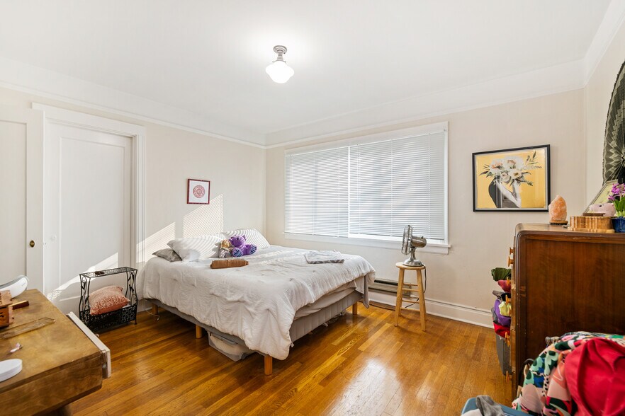 More Photos Of 4319 SW Oregon St, Seattle Apartments For Sale