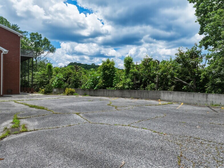 More Photos Of 70 Mountain Dr, Dahlonega Medical For Lease