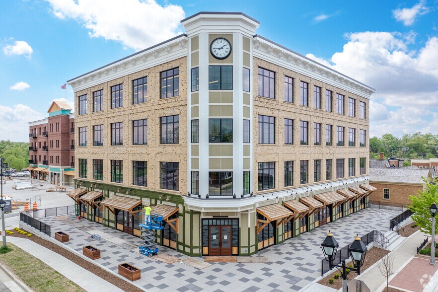 More Photos Of 705 Genesee St, Delafield Office For Lease