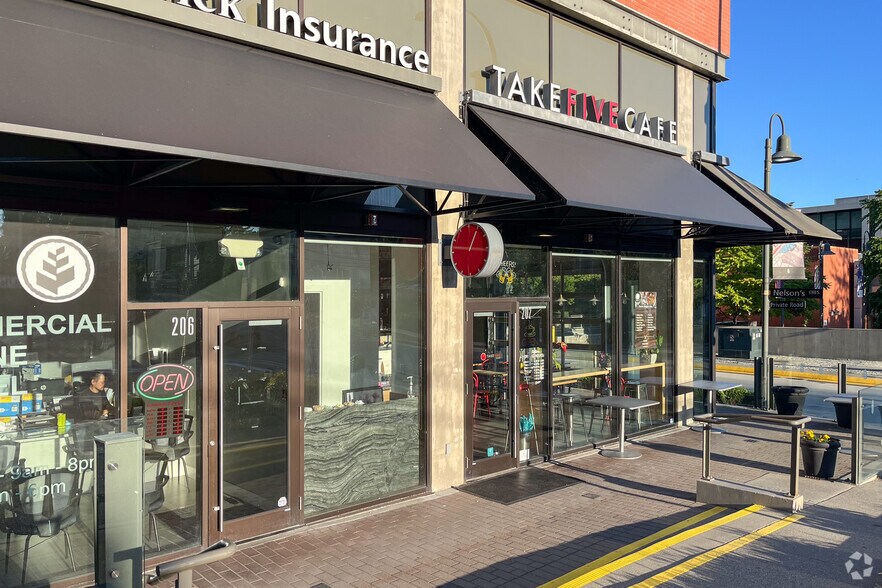 More Photos Of 233 Nelson's Cres, New Westminster Medical For Sale