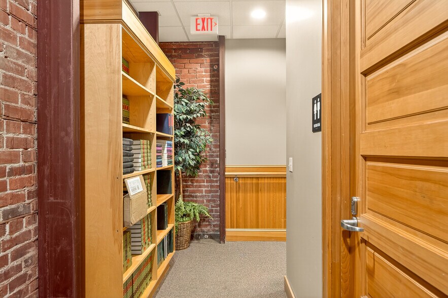 More Photos Of 700 E 1st St, Newberg Storefront Retail Residential For Sale