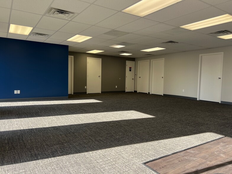 More Photos Of 4216 S Hocker Dr, Independence Office For Sale