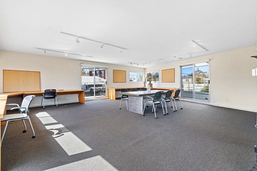 More Photos Of 905 Electric Ave, Venice Office For Lease