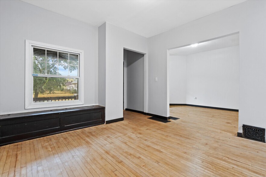 More Photos Of 1322 W Concordia Ave, Milwaukee Multifamily For Sale