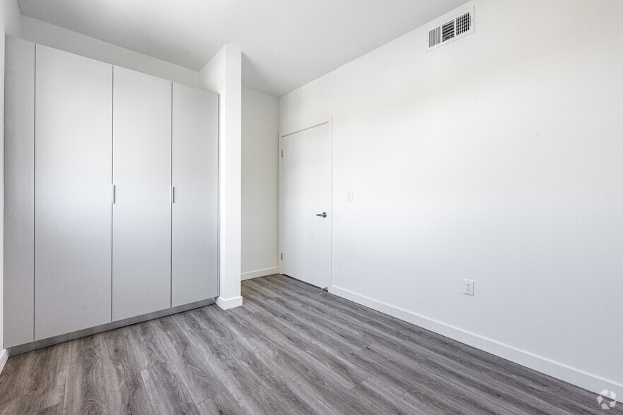 More Photos Of 300 W 60th St, Los Angeles Apartments For Sale