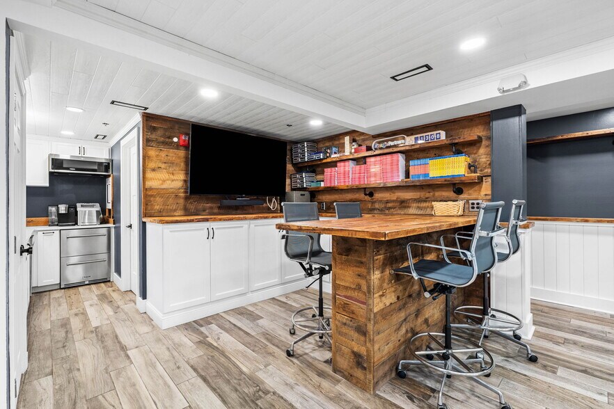 More Photos Of 19-23 Pleasant St, Newburyport Office For Sale