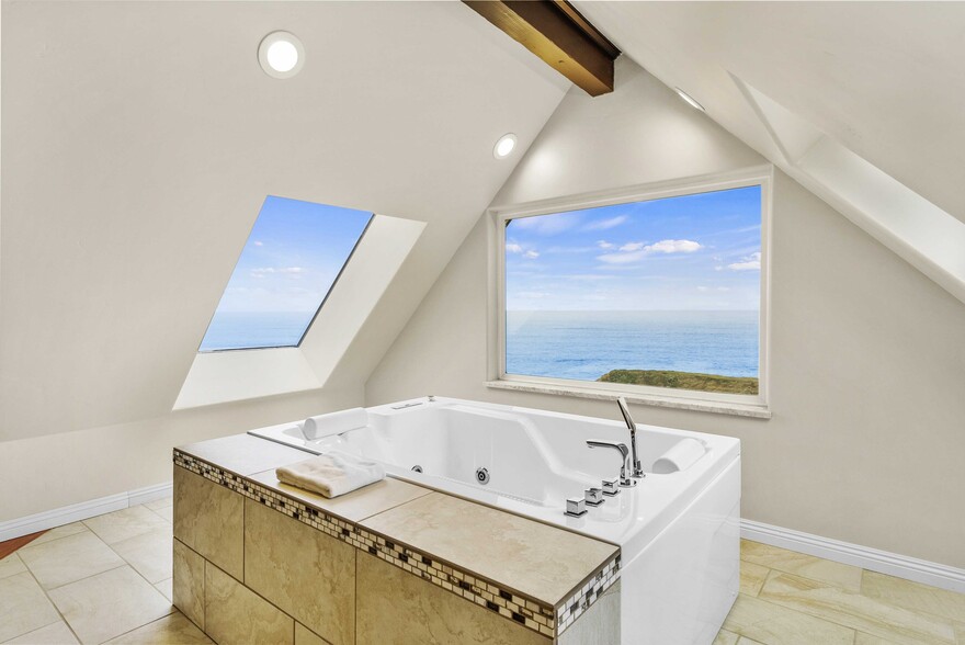 More Photos Of 266 Dolphin Dr, Whitethorn Hotel For Sale