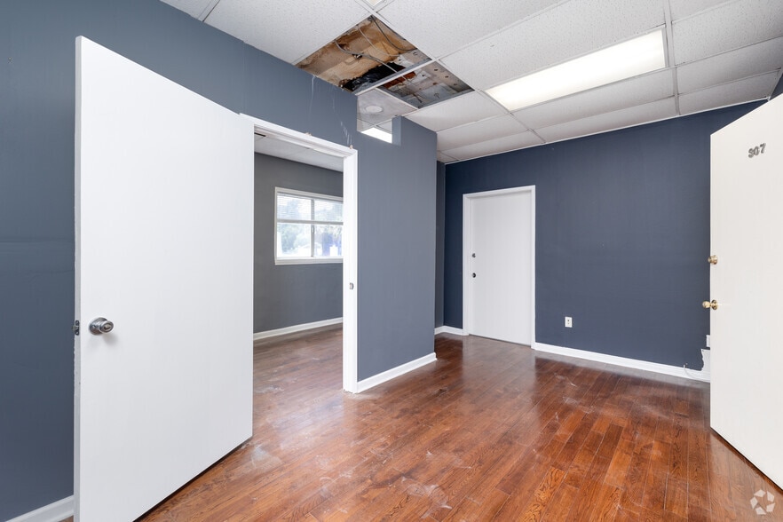 More Photos Of 8228 W Sunset Blvd, Los Angeles Office For Lease