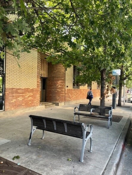 More Photos Of 400 Nueces St, Austin Freestanding For Lease