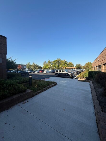 More Photos Of 945 Lakeview Pky, Vernon Hills Medical For Lease