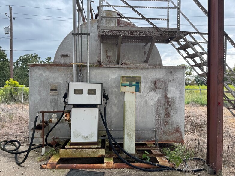 More Photos Of 9182 S US Highway 79, Palestine Service For Sale