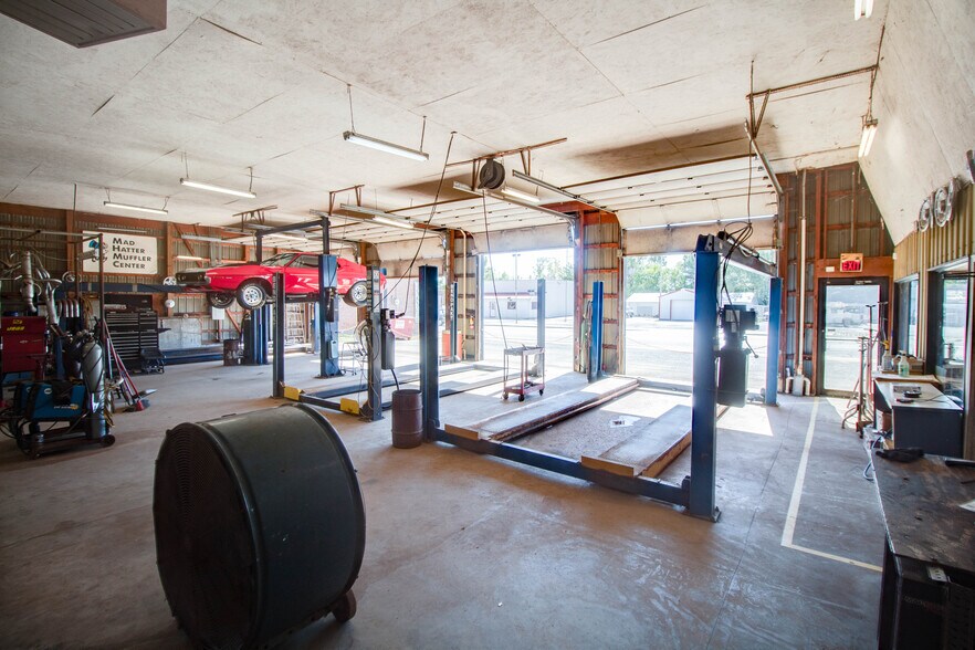More Photos Of 808 E Broadway, Alton Specialty For Sale